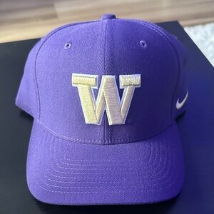 Nike Purple Cap with Gold Logo Washington huskies size S/M
